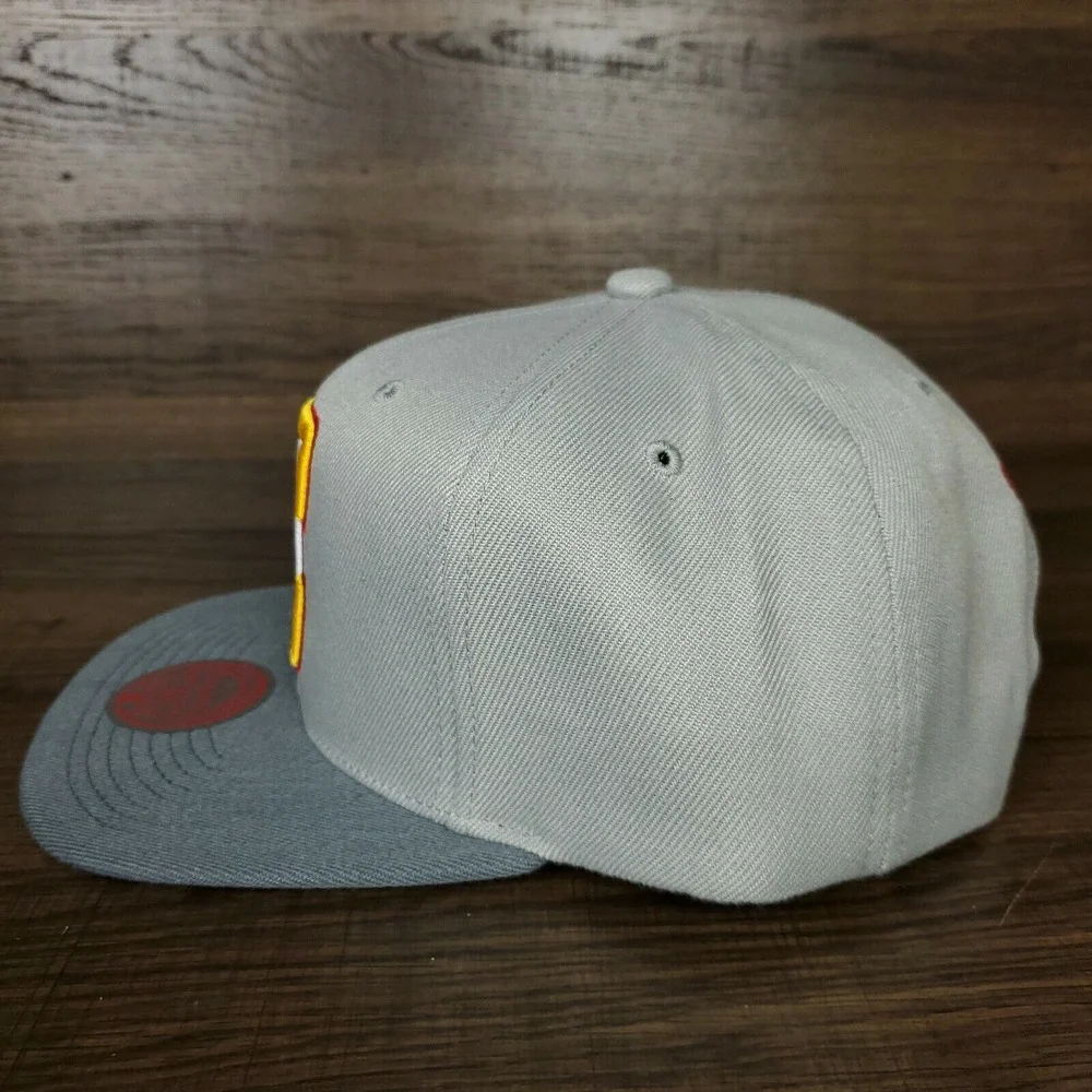 LA Clippers Mitchell & Ness NBA Snapback Hat Cap Yellow Red Logo 2 Tone Gray NWT